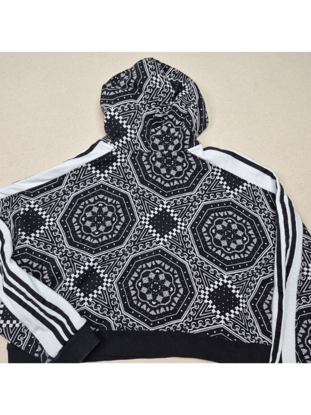 Adidas Originals Kaleidoscope Print Women's Cropped Bandana Hoodie Blk/Wht Sz L - Picture 5 of 8